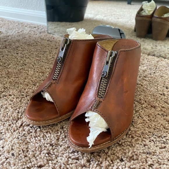 Frye Shoes - [Frye] Zipper Slip-On Heels